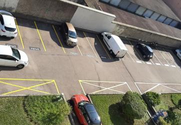 marquage de places de parking et de croix de Saint-André