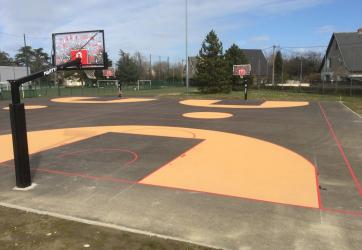 Traçage terrain basket 3x3, coloration des zones à 3 points et rond central du basket, Givors 69.
