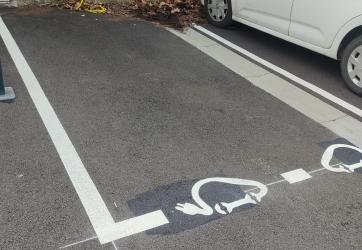 Traçage places de parking électrique 