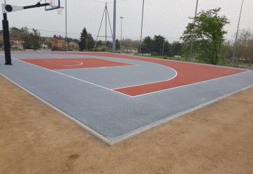 Traçage terrain basket 3x3 et coloration de la raquette et zone à 3 points en 2 couleurs différentes, sur Lyon