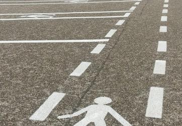 Implantation cheminement piéton extérieure site logistique