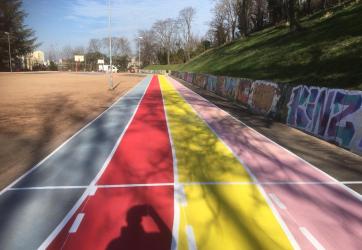 marquage au sol et coloration d'une piste de course