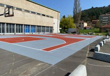 Traçage d'un basket-ball 3x3 et coloration en rouge et gris
