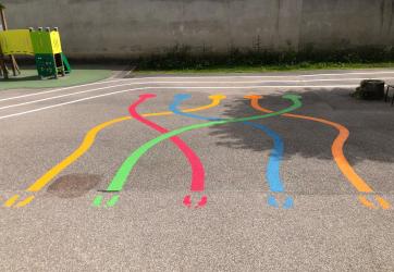 marquage au sol d'un jeu pour enfants, école en Isere 38