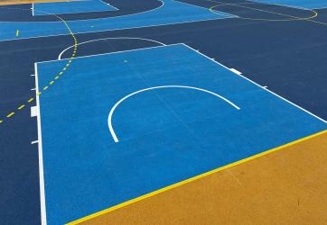 traçage de basket-ball sur sol souple EPDM
