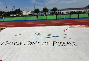 traçage du logo de la ville dans un centre sportif