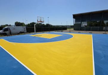 Marquage au sol d'un terrain de basket 3x3 et coloration en résine multicouches pour la ville de Bourg en Bresse 01